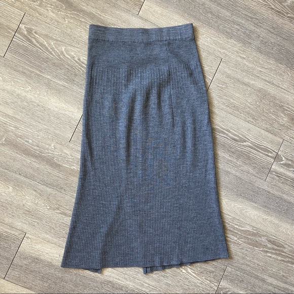 Uniqlo ribbed grey knit midi skirt - Picture 4 of 4